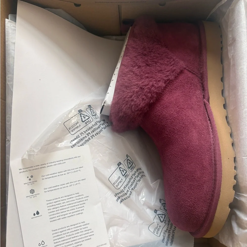 UGG Ultra Snugscape Mini Boots - Picture 15 of 16